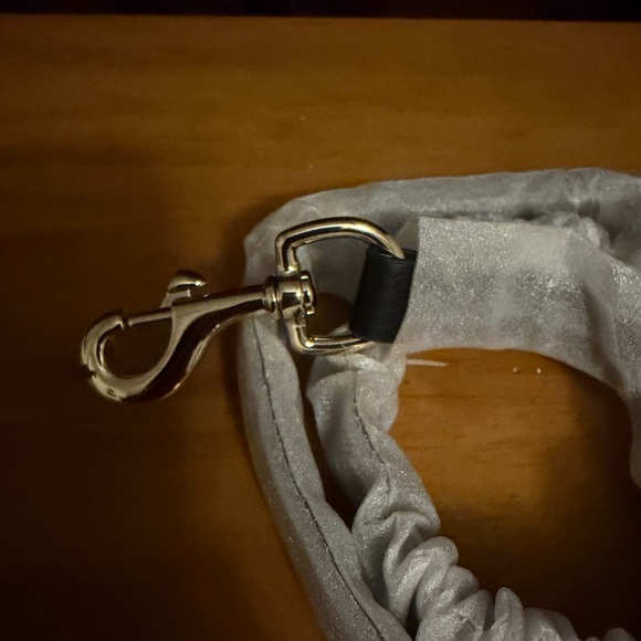 Dooney and Bourke black pebble strap - Picture 2 of 4